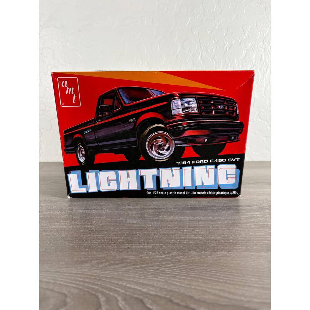 AMT 1994 Ford F-150 SVT Lightning 1/25 Scale Plastic Model #31908 Unassembled